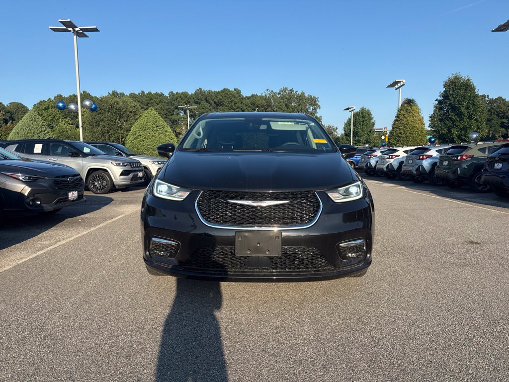 Used 2023 Chrysler Pacifica Touring-L AWD/4WD image 6