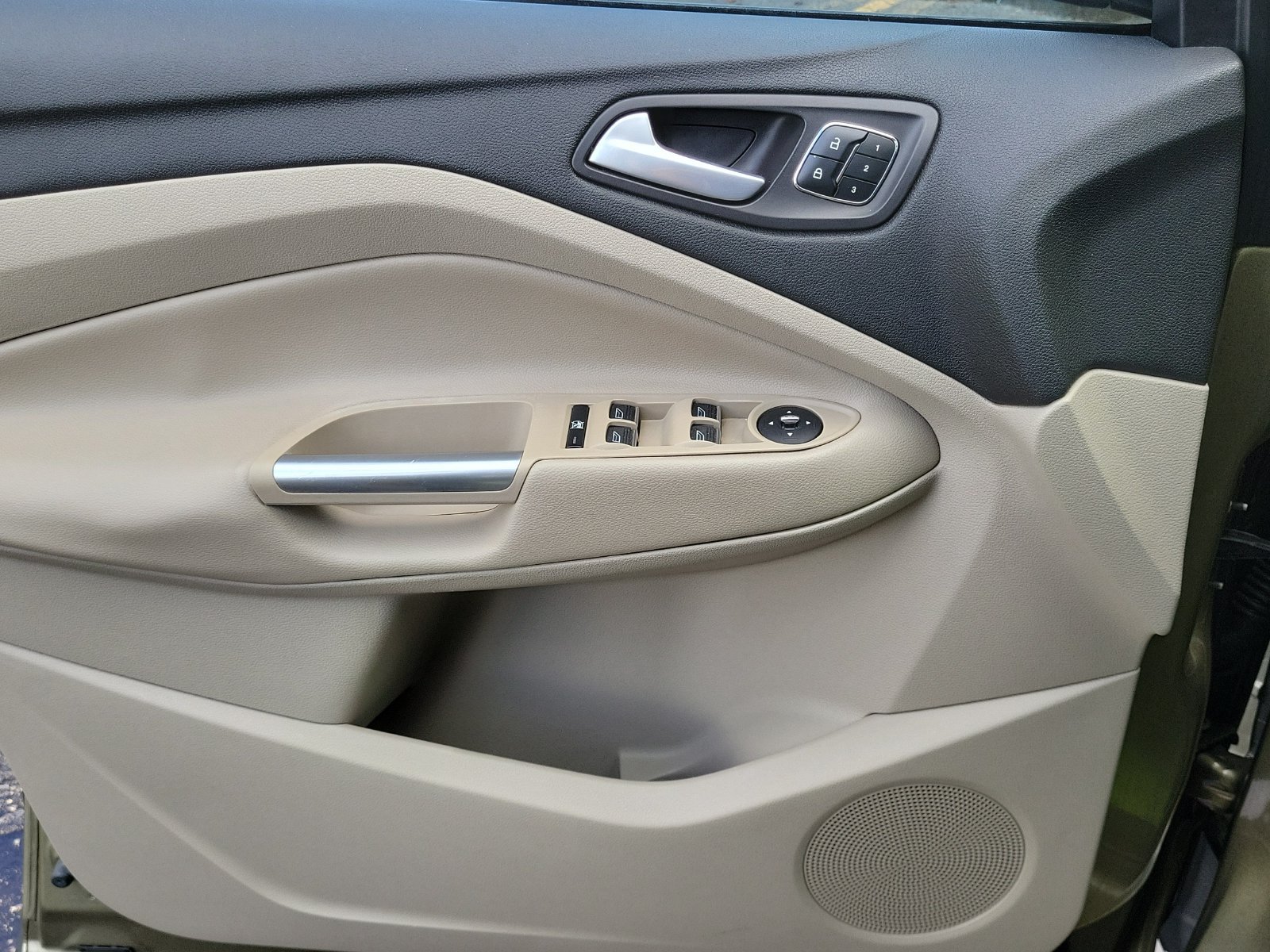 Used 2014 Ford Escape Titanium FWD image 15