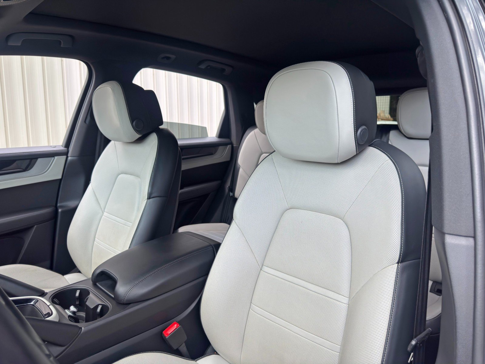 Used 2024 Porsche Cayenne AWD/4WD image 43