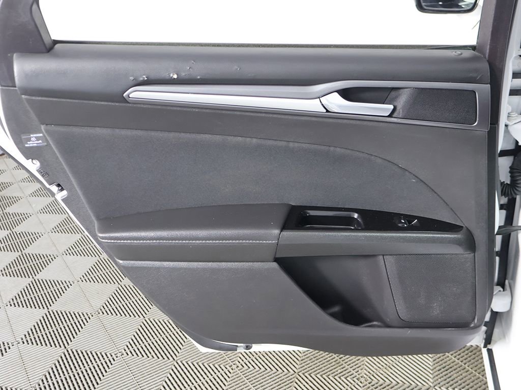 Used 2016 Ford Fusion SE FWD image 20