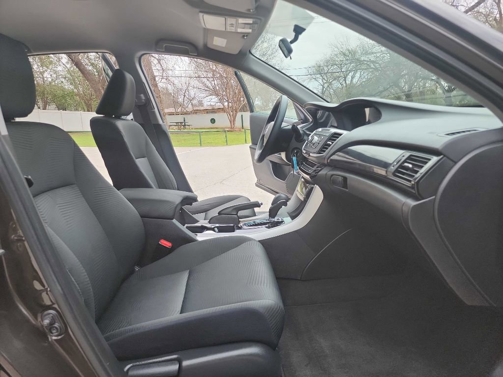 Used 2016 Honda Accord LX image 31