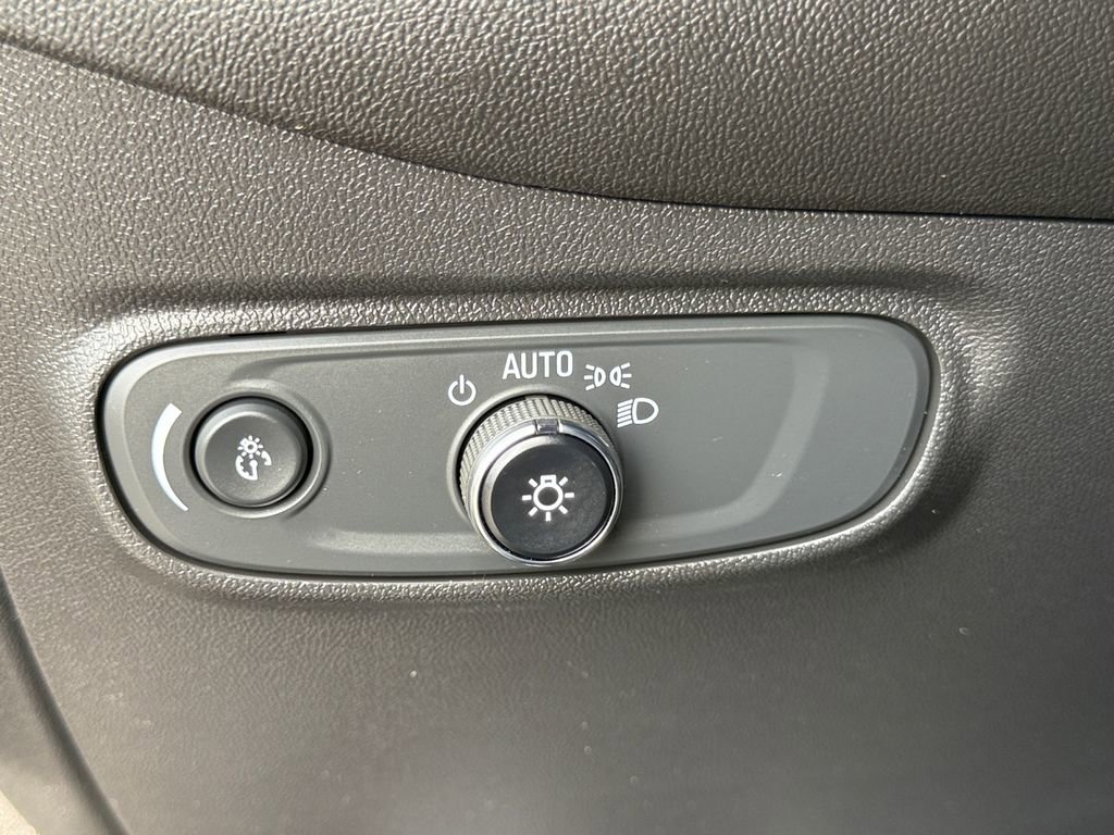 Used 2023 Chevrolet Equinox RS AWD/4WD image 20