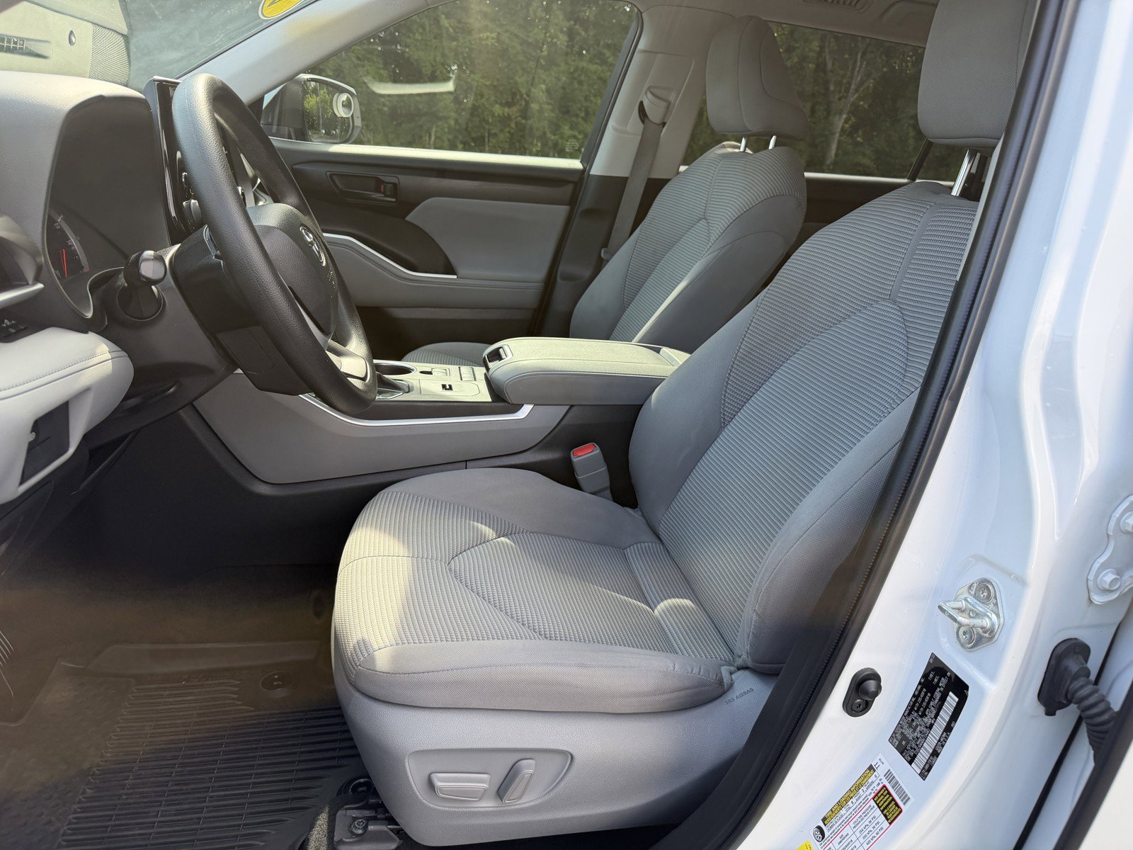 Used 2022 Toyota Highlander L FWD image 16