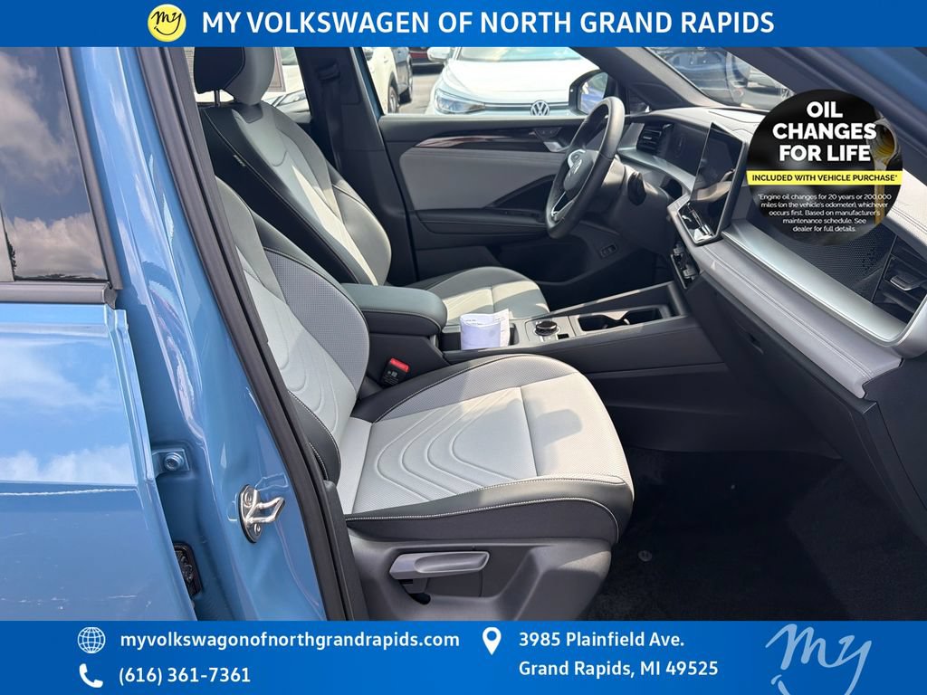 Used 2025 Volkswagen Tiguan SE R-Line AWD/4WD image 26