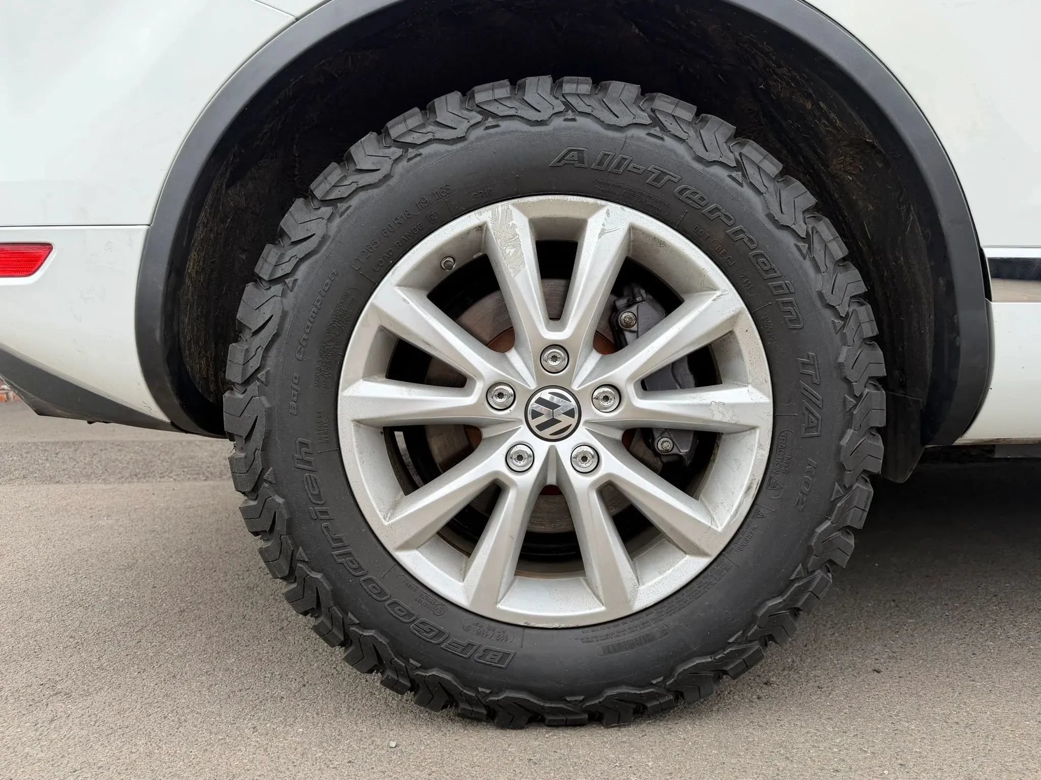 Used 2013 Volkswagen Touareg Sport AWD/4WD image 17
