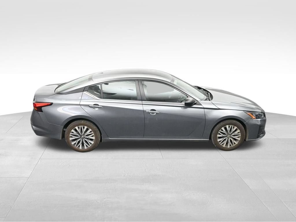 Used 2024 Nissan Altima 2.5 SV FWD image 22