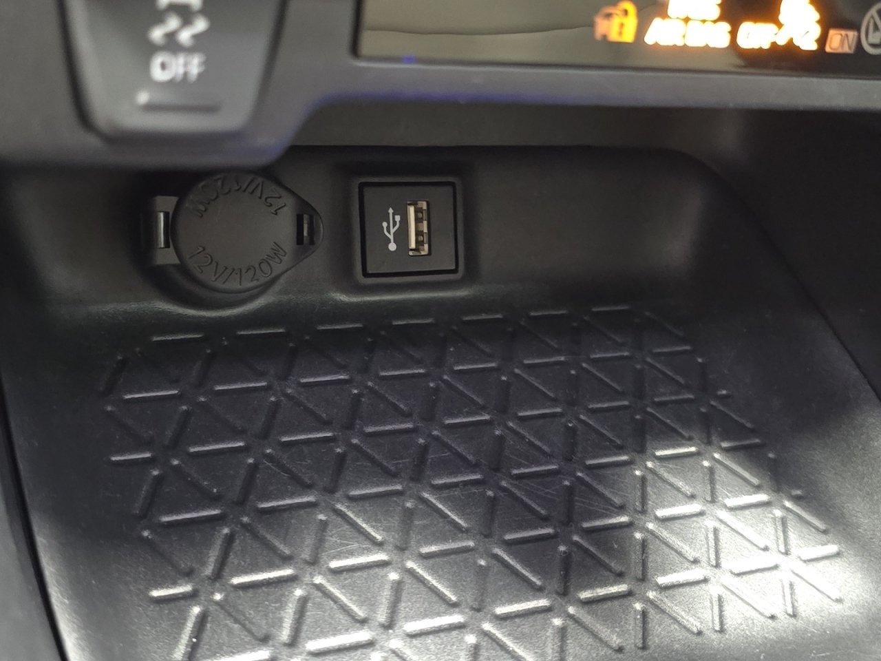Certified 2024 Toyota RAV4 XLE w/ Convenience Package FWD image 29