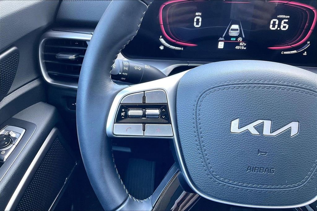 Used 2025 Kia Telluride S AWD/4WD image 17