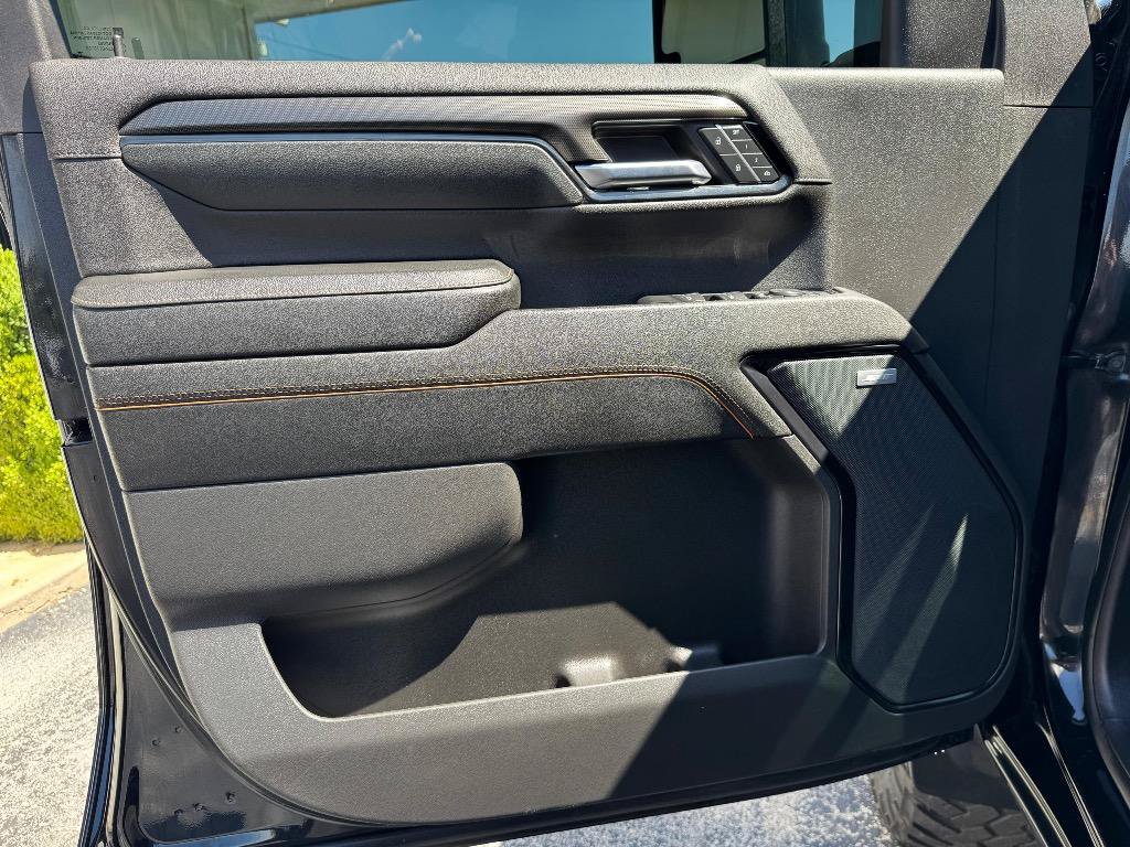 Used 2024 GMC Sierra 2500 AT4 w/ AT4 Premium Plus Package AWD/4WD image 11