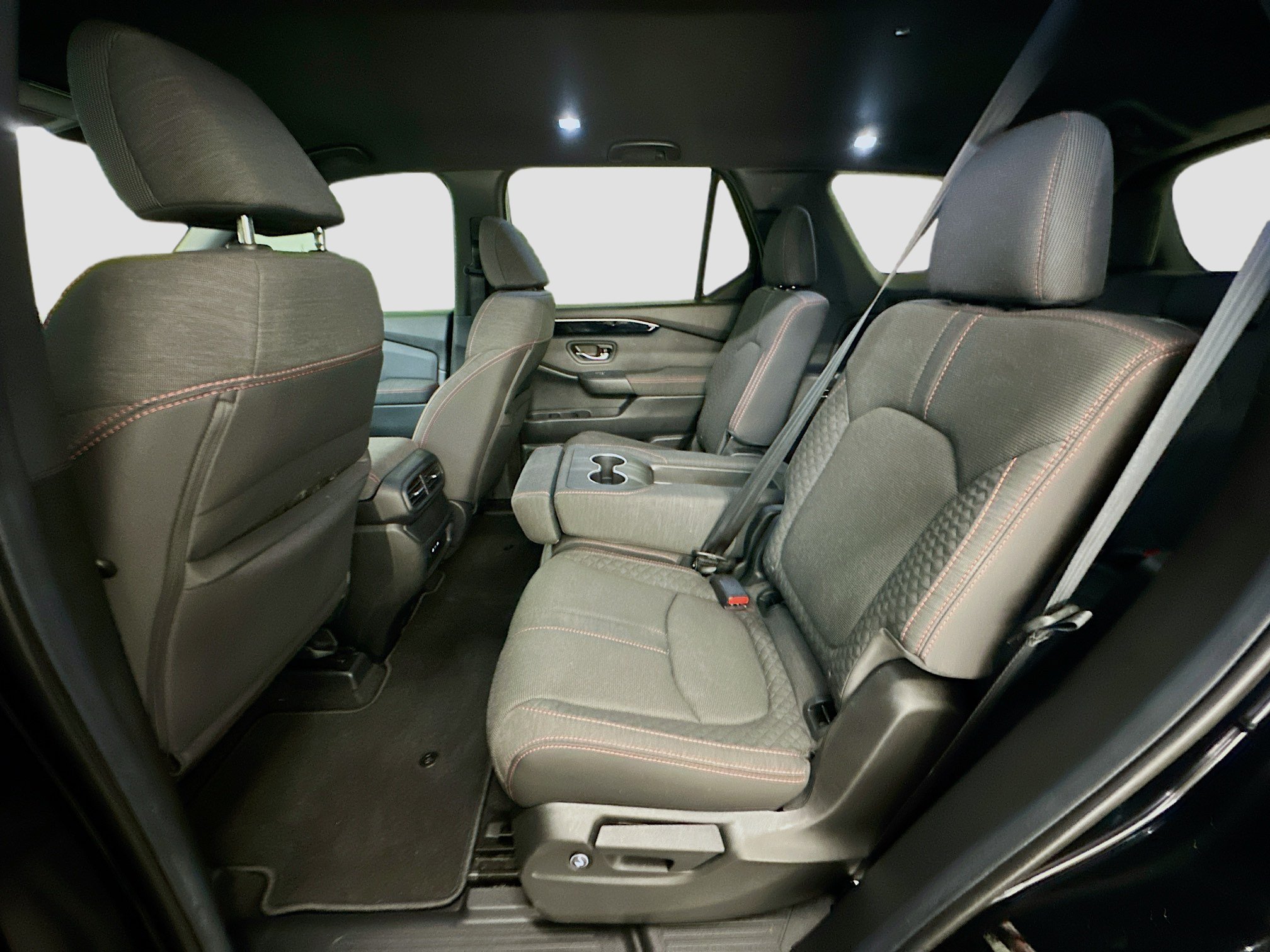 Used 2025 Honda Pilot Sport image 28