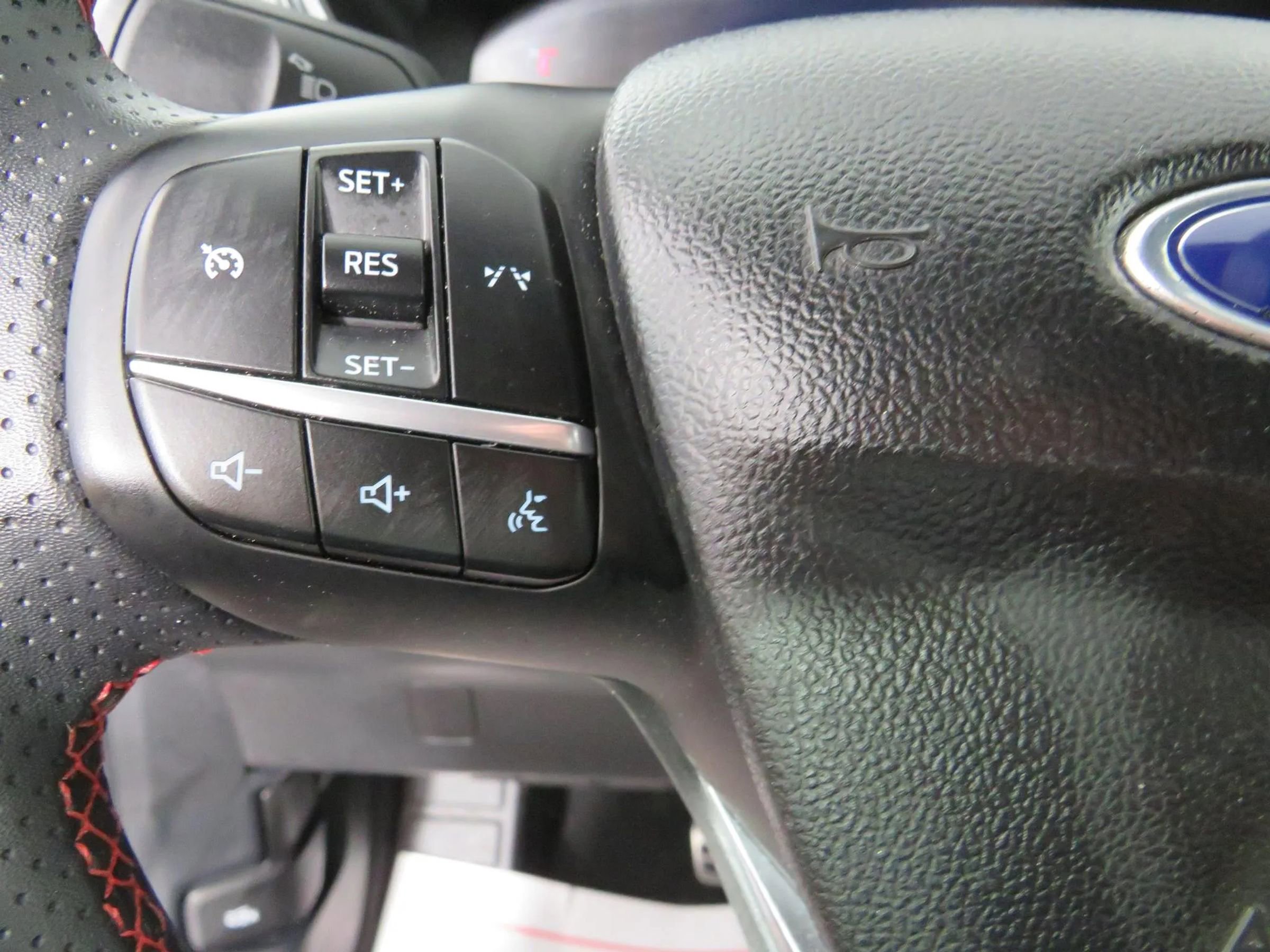 Used 2024 Ford Escape ST-Line FWD image 16