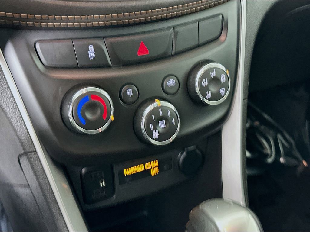 Used 2022 Chevrolet Trax LT w/ LT Convenience Package image 22