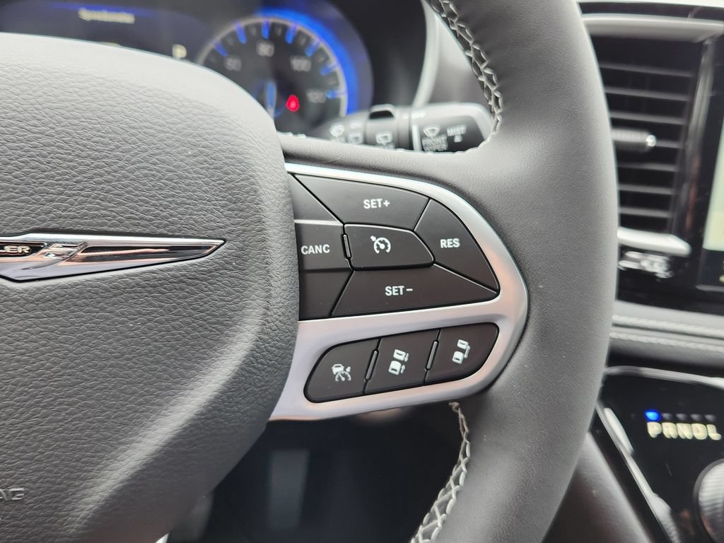 New 2026 Chrysler Pacifica Select FWD image 20