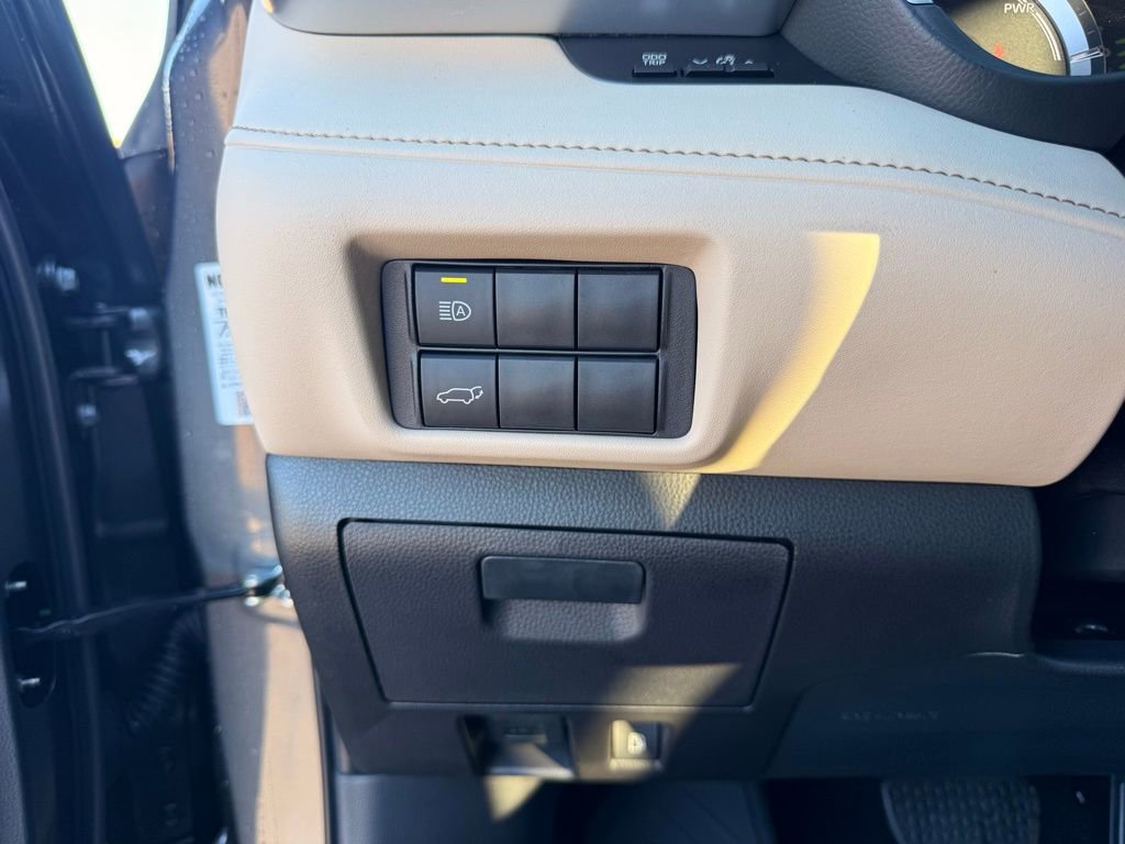 Used 2025 Toyota Highlander XLE image 20