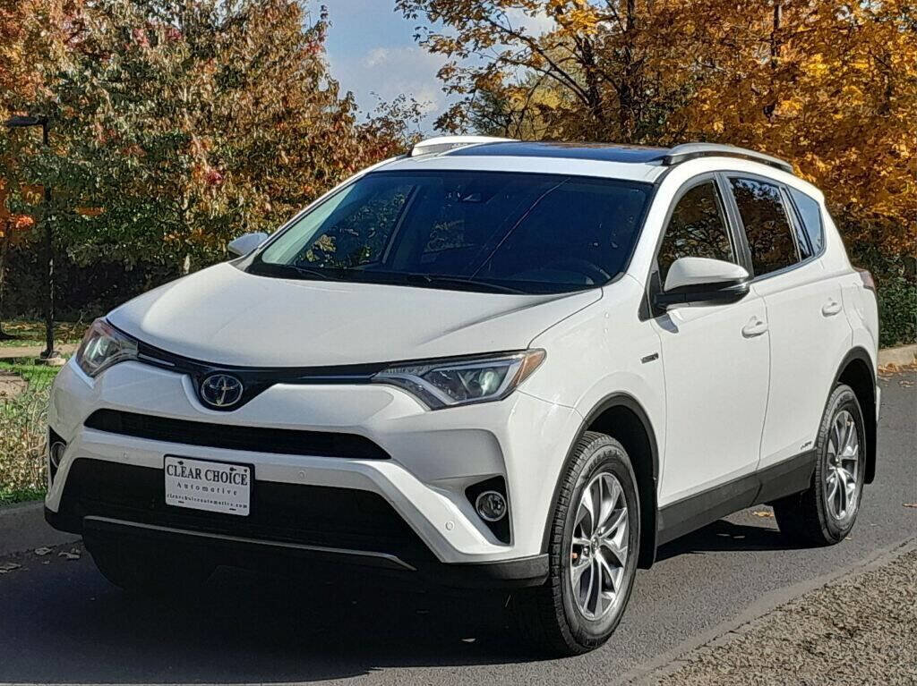 Used 2018 Toyota RAV4 XLE image 3