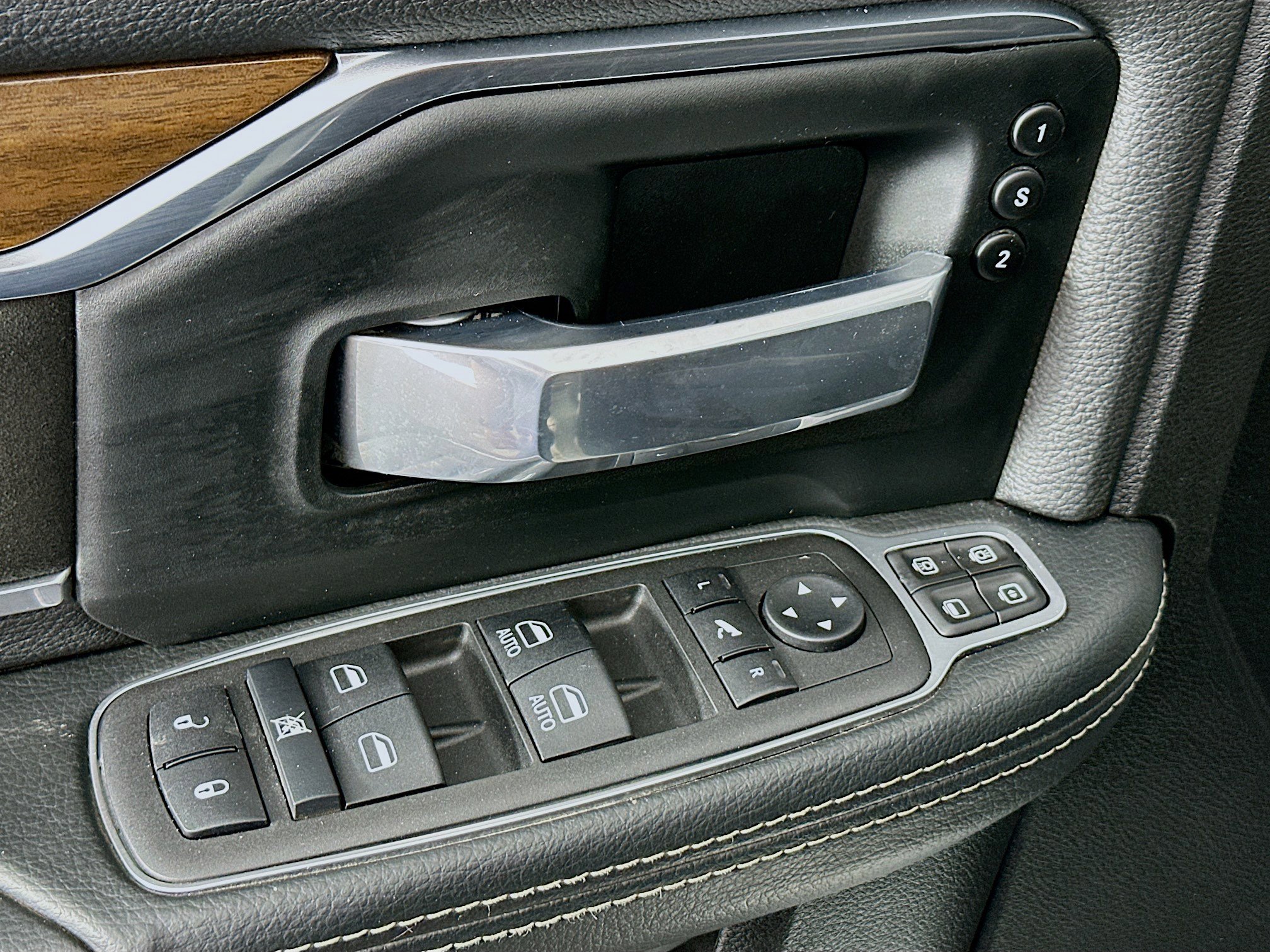 Used 2024 RAM 2500 Laramie w/ Safety Group image 15