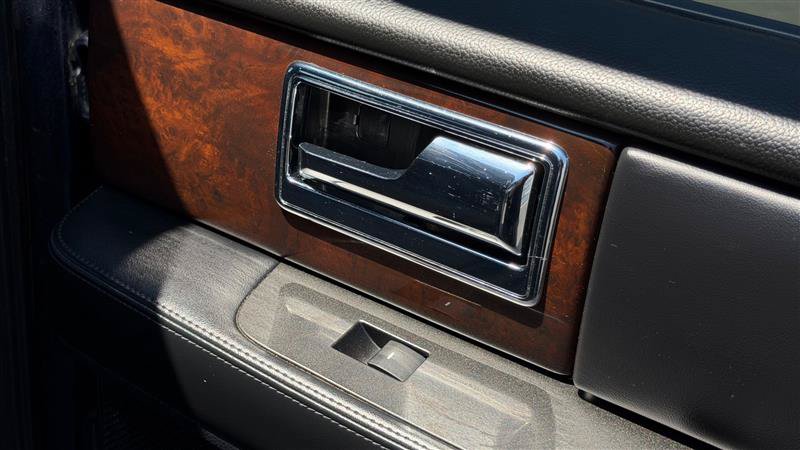 Used 2016 Lincoln Navigator L Select AWD/4WD image 35