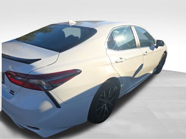Used 2023 Toyota Camry SE image 4