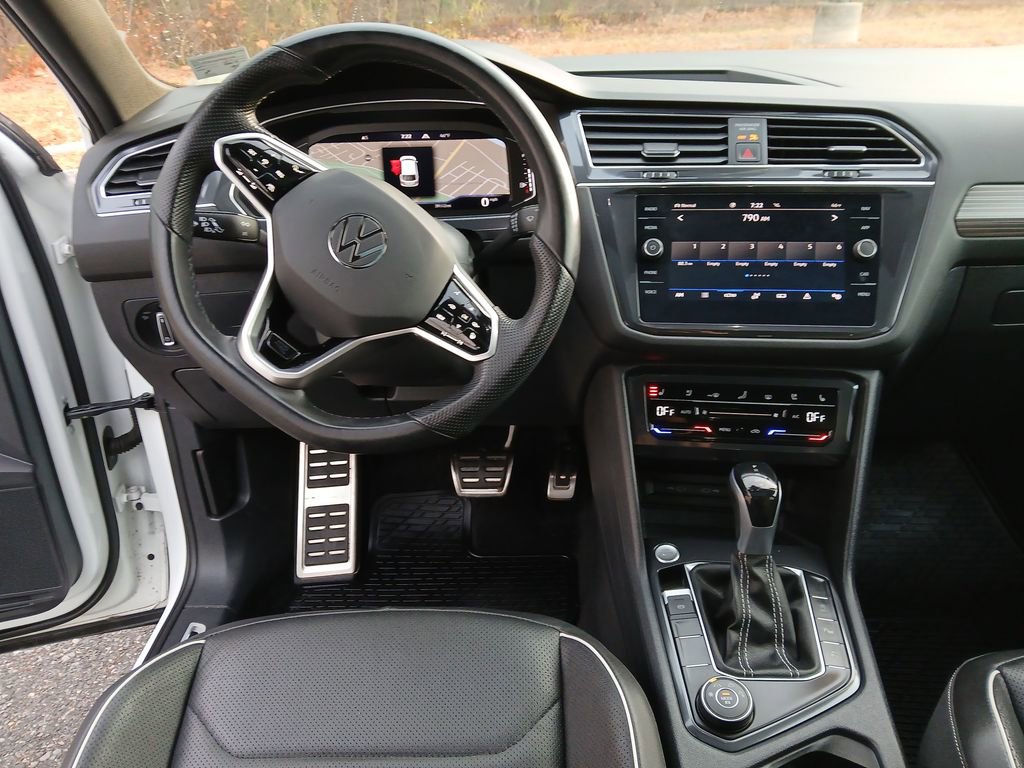 Used 2022 Volkswagen Tiguan SEL R-Line image 28