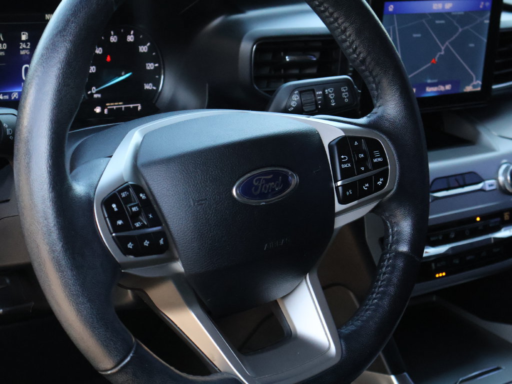 Used 2021 Ford Explorer XLT w/ Equipment Group 202A AWD/4WD image 19