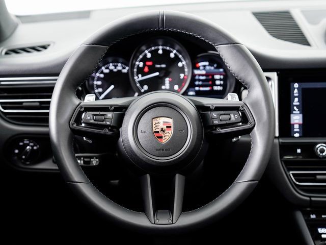 Certified 2025 Porsche Macan image 13