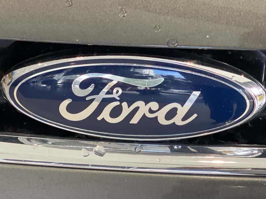 Used 2016 Ford Escape Titanium w/ Equipment Group 301A AWD/4WD image 10