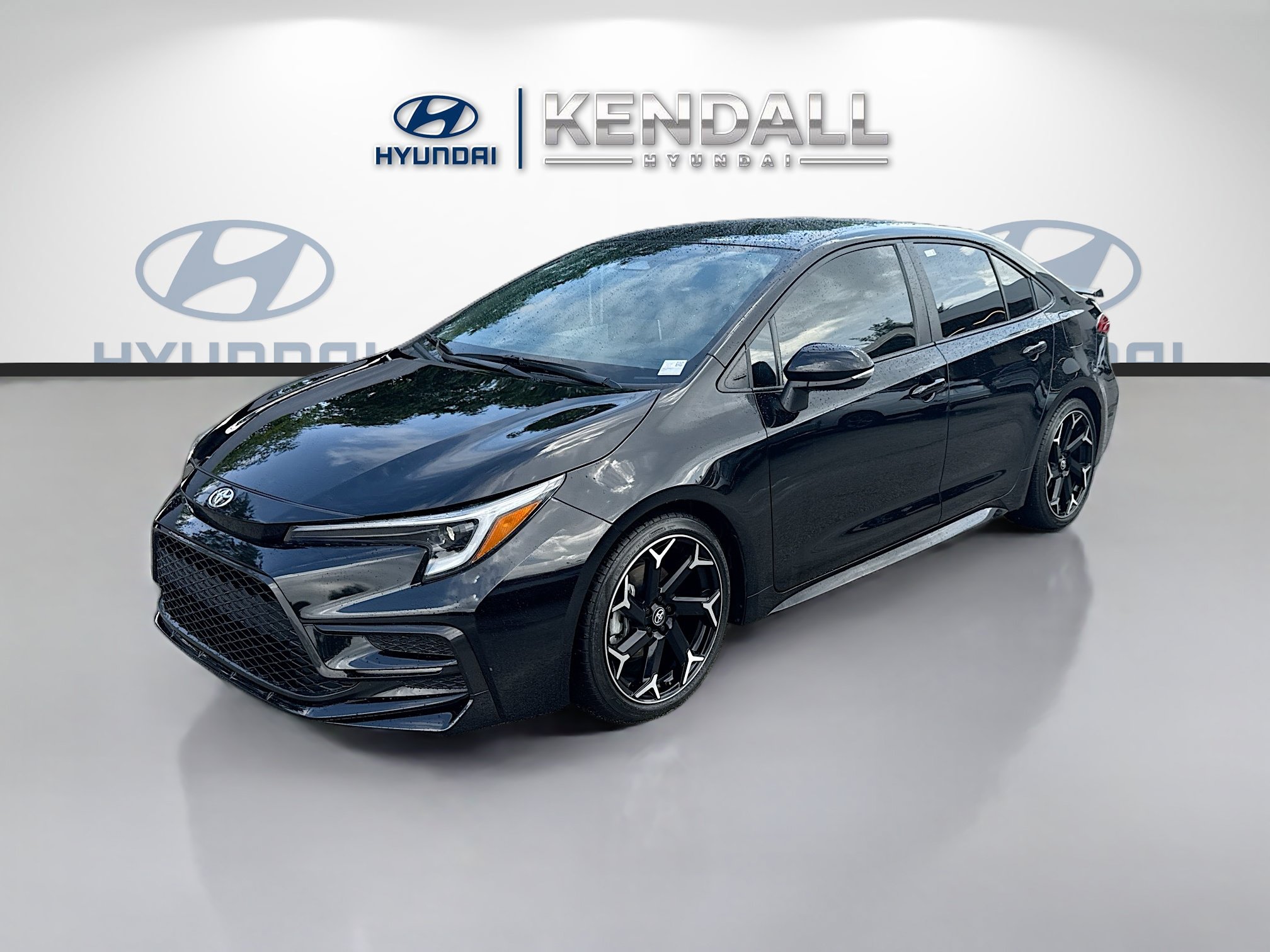 Used 2025 Toyota Corolla FX w/ Convenience Package FWD image 3