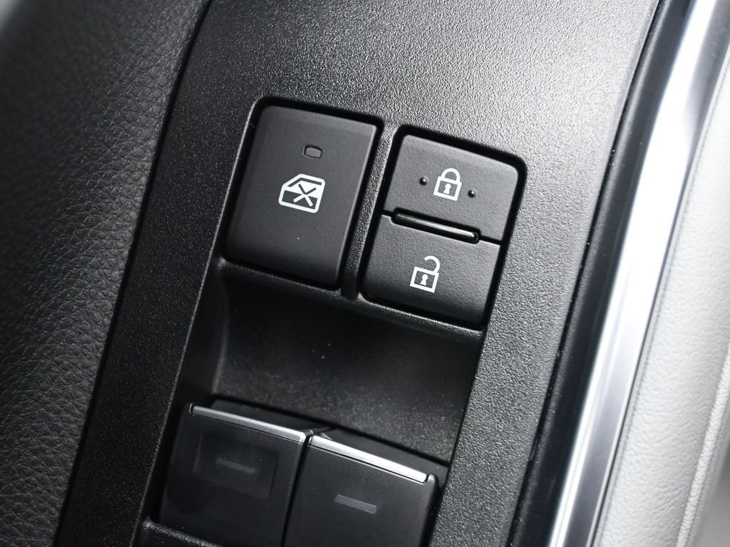 Used 2025 Toyota Highlander Limited image 15