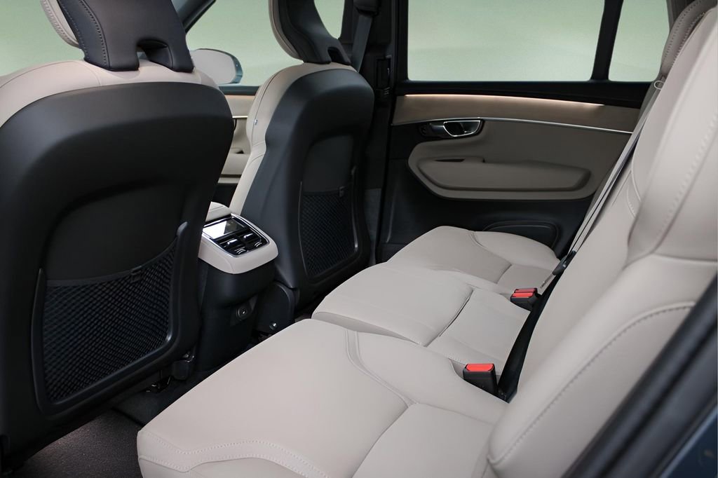 New 2026 Volvo XC90 B6 Plus w/ Protection Package Premier image 11