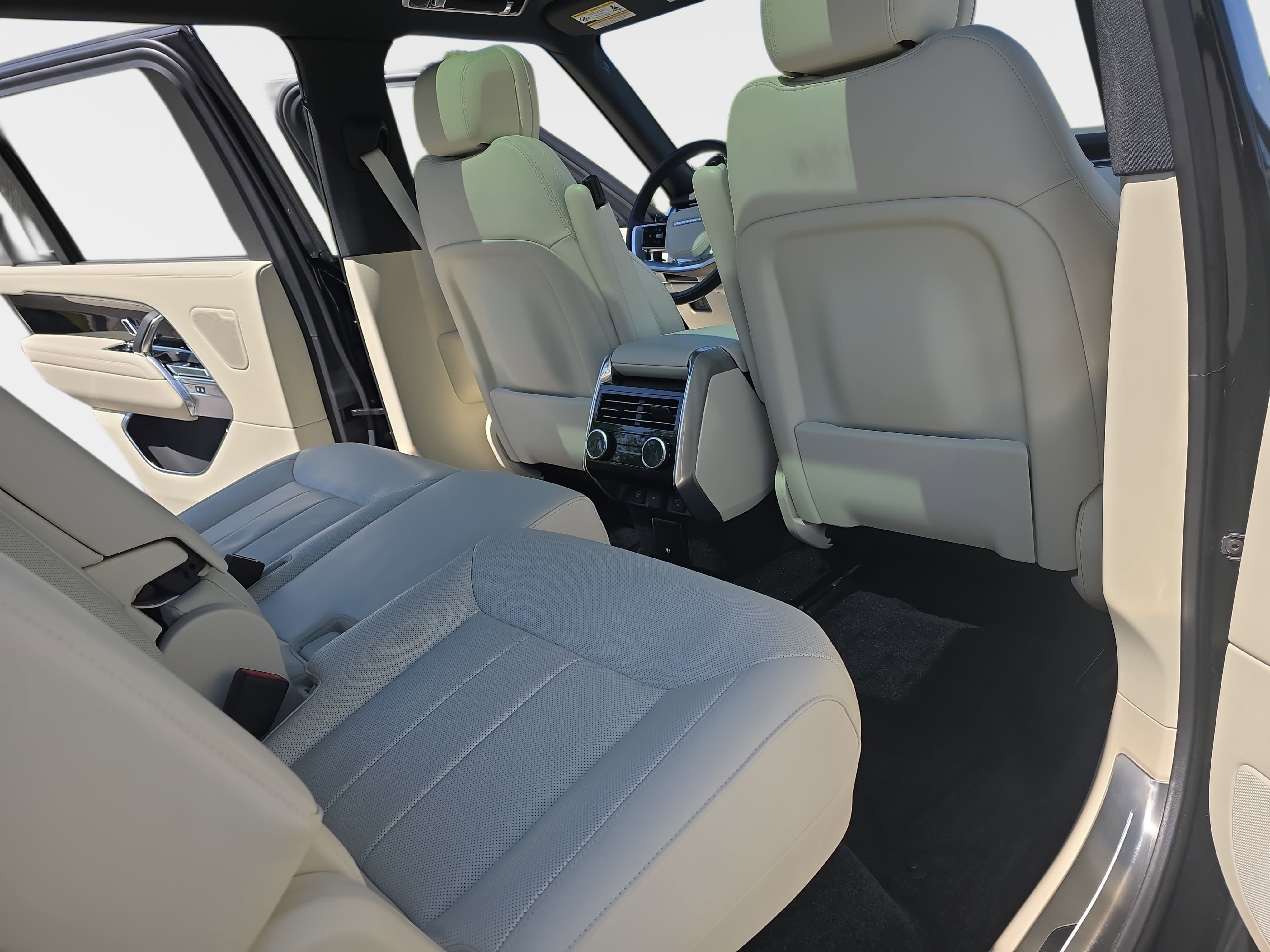 Used 2025 Land Rover Range Rover Long Wheelbase SE AWD/4WD image 11