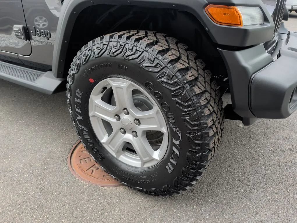 Used 2022 Jeep Wrangler Unlimited Sport AWD/4WD image 6