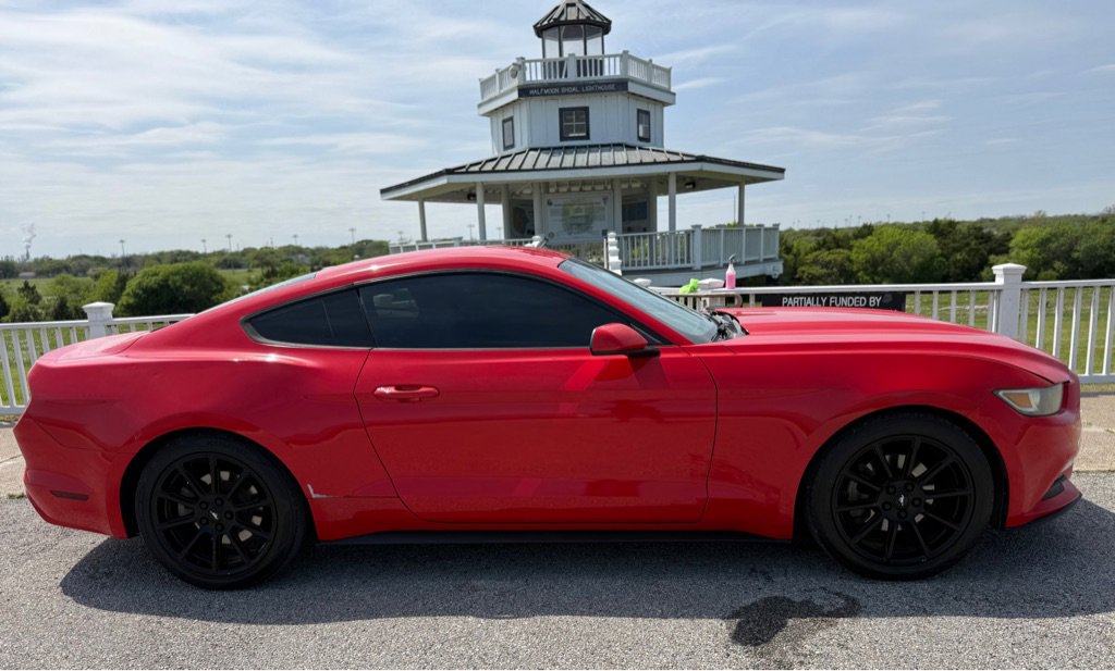 Used 2016 Ford Mustang Coupe image 4