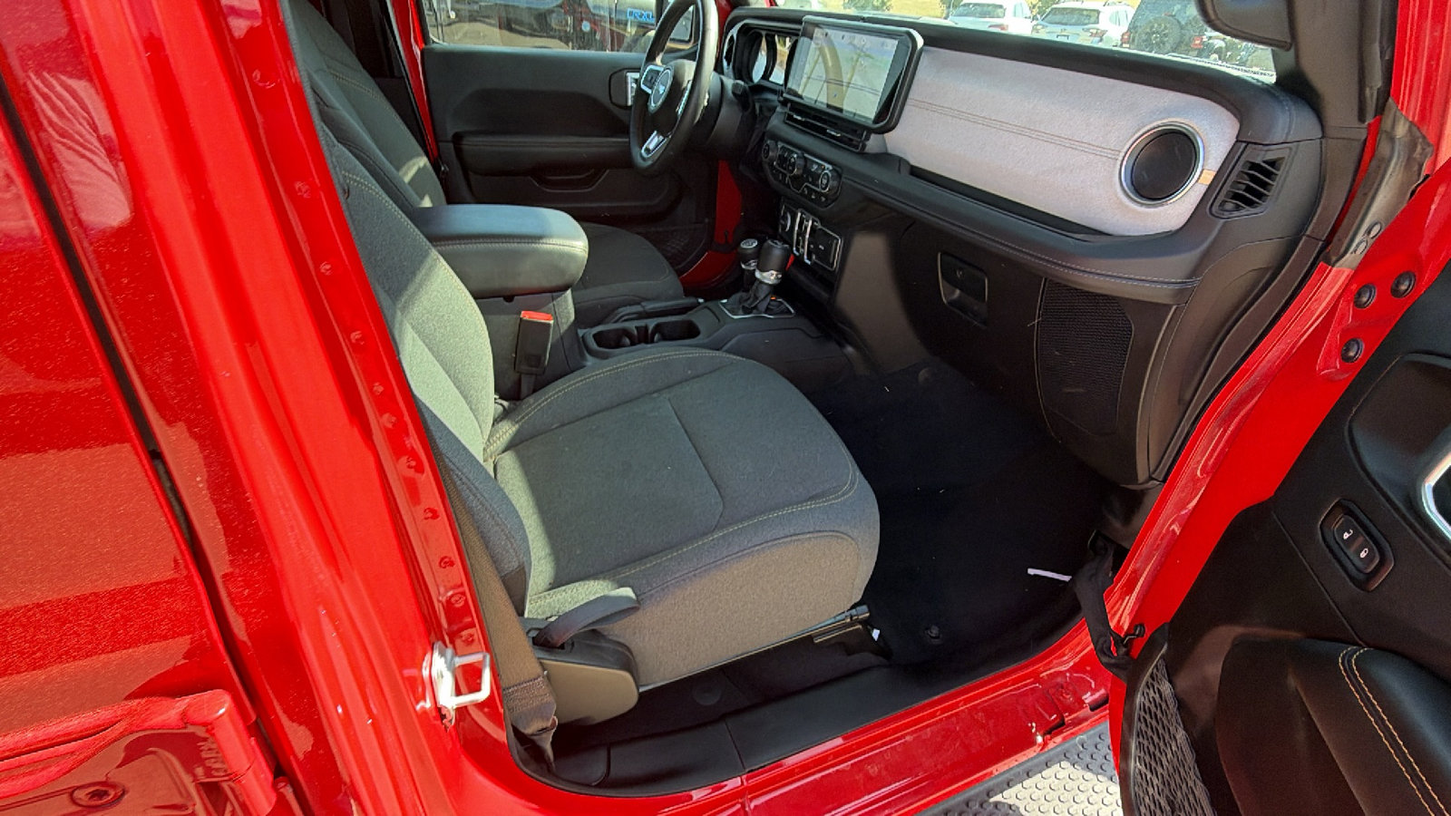 Used 2025 Jeep Wrangler Sahara w/ Dual Top Group AWD/4WD image 19