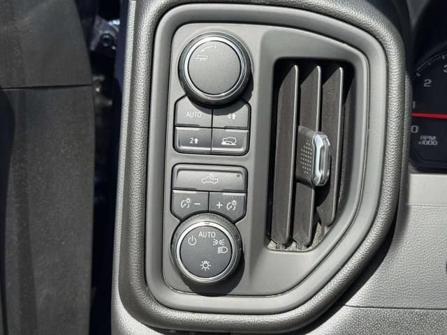 Used 2020 Chevrolet Silverado 1500 Custom w/ Custom Value Package AWD/4WD image 17