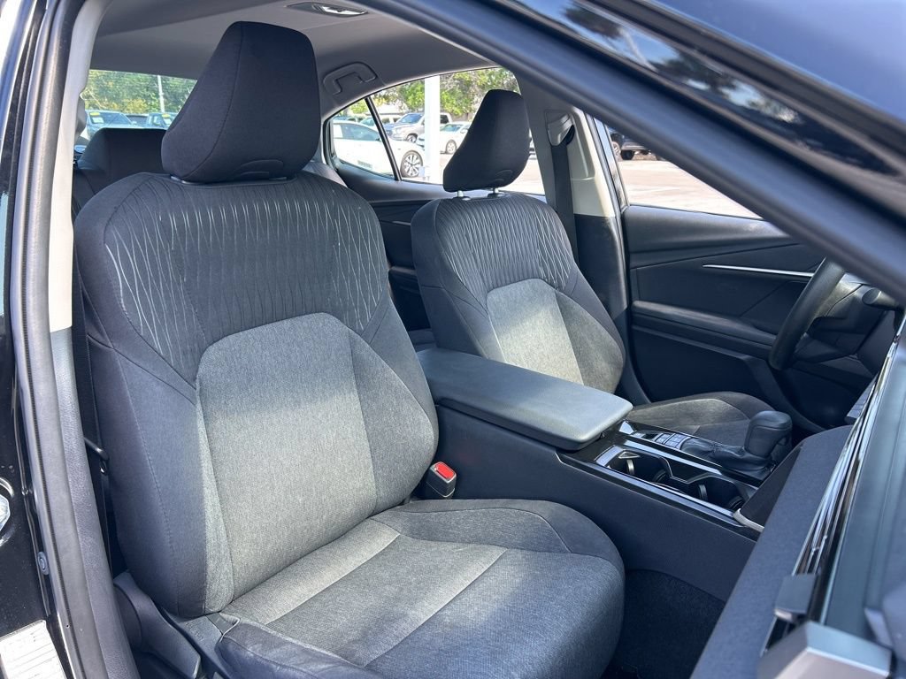 Used 2025 Toyota Camry LE FWD image 41