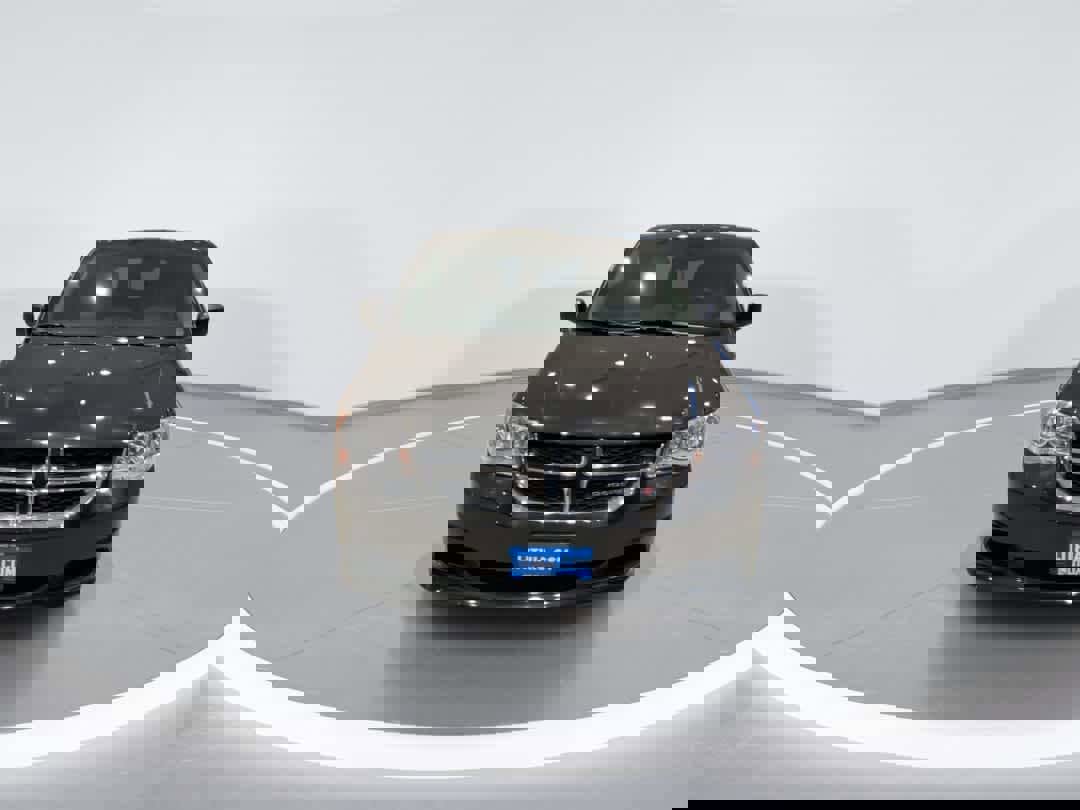 Used 2019 Dodge Grand Caravan SE image 3