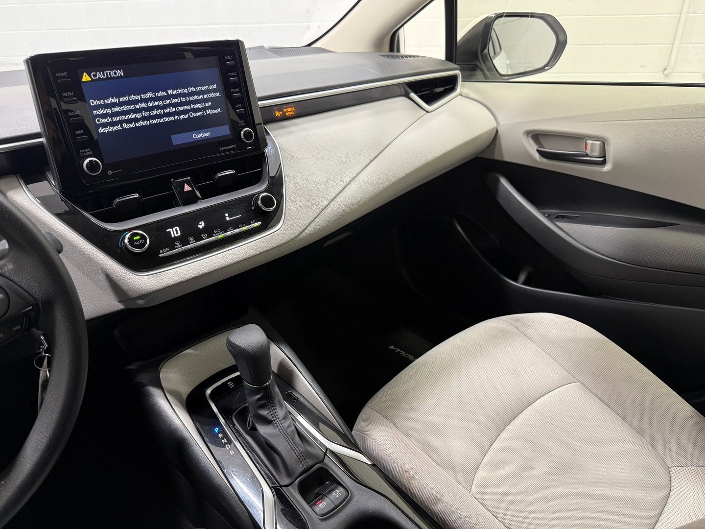 Used 2022 Toyota Corolla LE w/ Carpet Mat Package (TMS) image 15