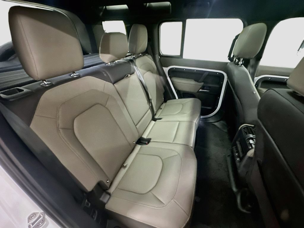Used 2025 Land Rover Defender 110 X-Dynamic SE AWD/4WD image 28