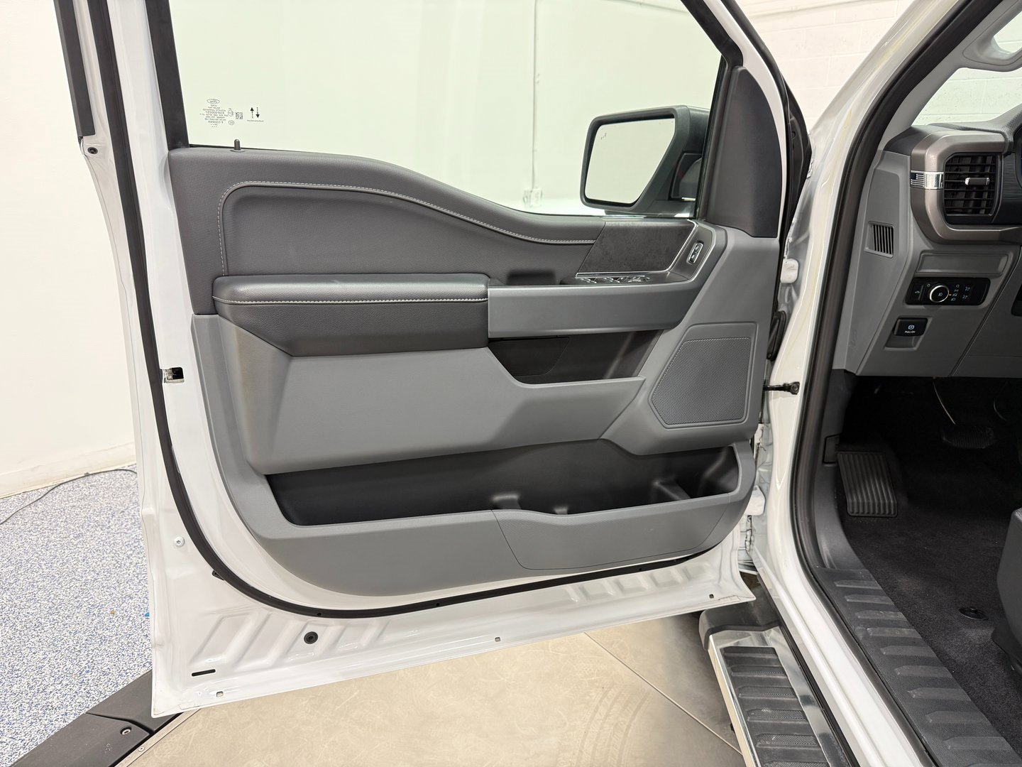 Used 2024 Ford F150 XLT w/ Mobile Office Package image 9