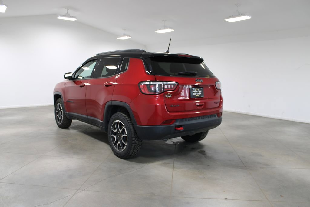 Used 2025 Jeep Compass Trailhawk image 7
