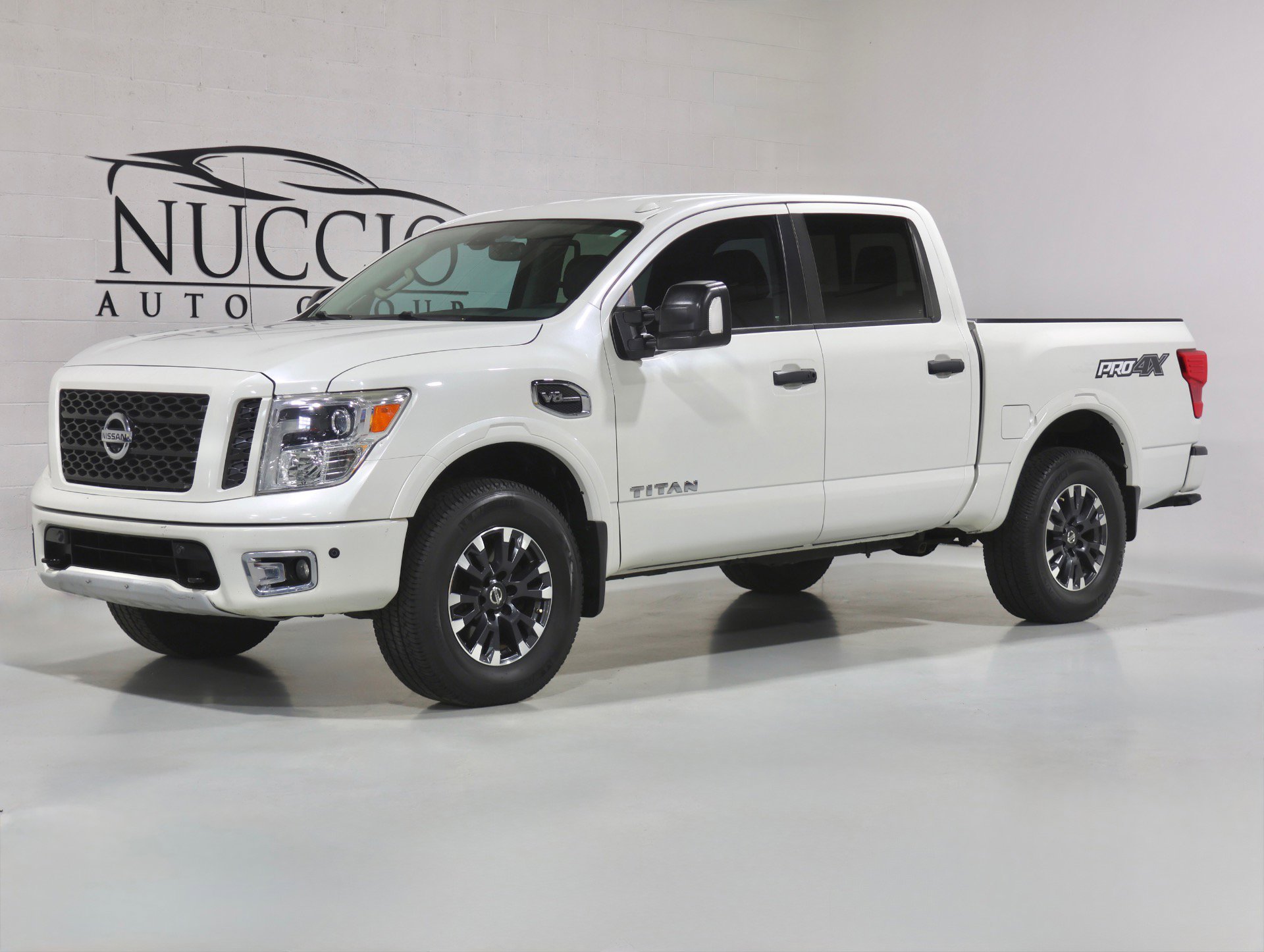 Used 2017 Nissan Titan PRO-4X w/ Pro-4x Convenience Package image 1