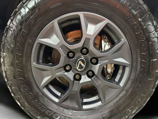 Used 2025 Lexus GX 550 image 35