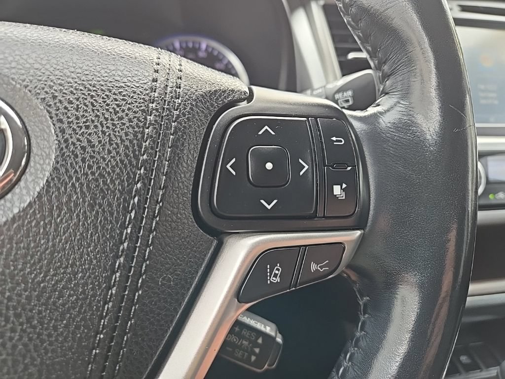 Used 2017 Toyota Highlander Limited Platinum AWD/4WD image 46