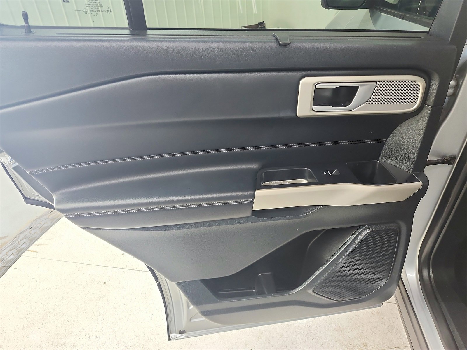 Used 2023 Ford Explorer Limited image 36