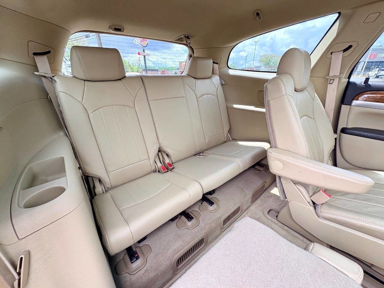 Used 2009 Buick Enclave CXL w/ Entertainment Package #3 AWD/4WD image 32