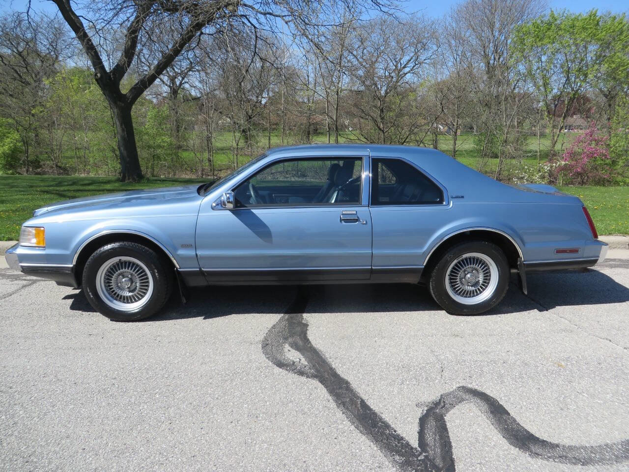 Used 1988 Lincoln Mark VII LSC RWD image 2