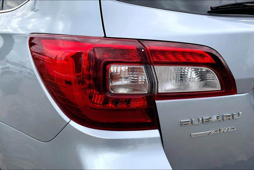 Used 2018 Subaru Outback 2.5i AWD/4WD image 22