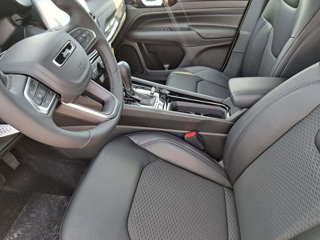 New 2026 Jeep Compass Latitude image 19