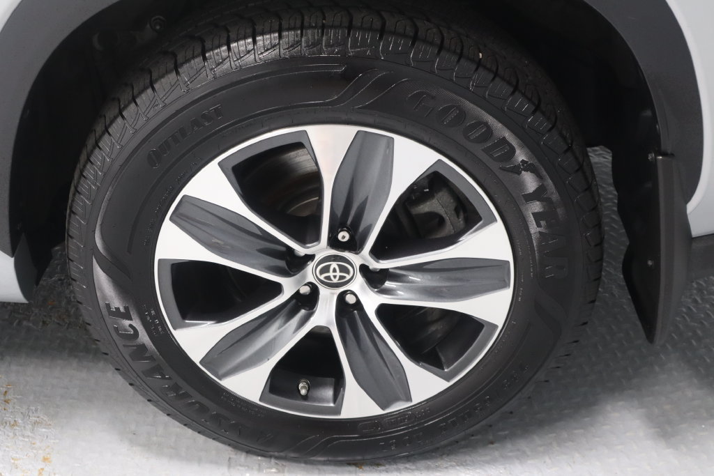 Used 2023 Toyota Highlander XLE AWD/4WD image 19