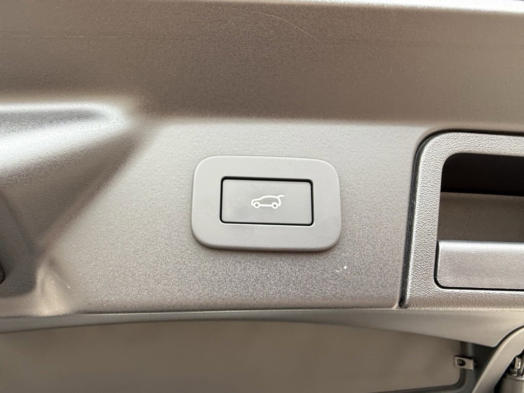 New 2026 Land Rover Range Rover Velar Dynamic SE image 39